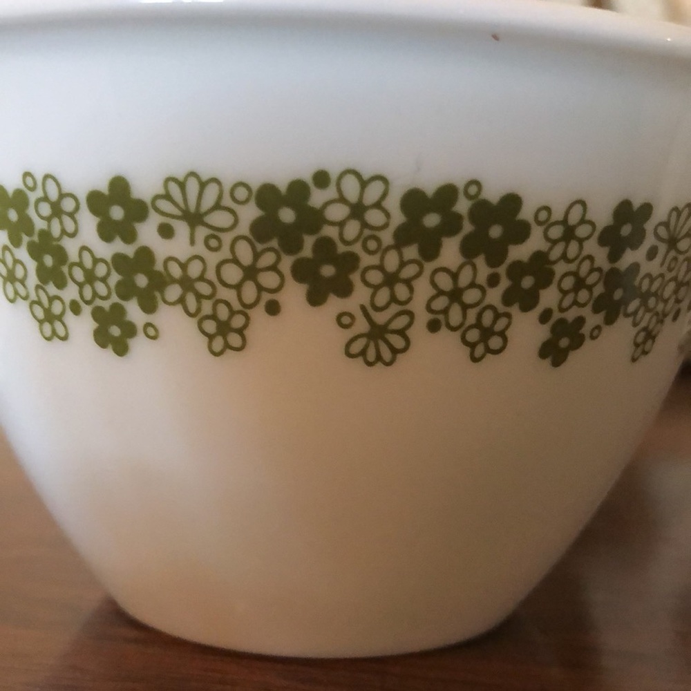 Vintage-  Spring Blossom Crazy Daisy Cups